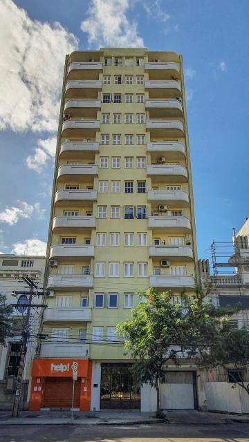 Alugar Apartamento / Padrão em Pelotas. apenas R$ 2.100,00