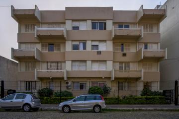 Alugar Apartamento / Padrão em Pelotas. apenas R$ 320.000,00