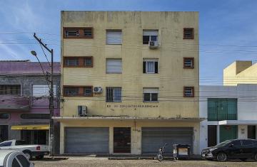 Alugar Apartamento / Padrão em Pelotas. apenas R$ 149.000,00