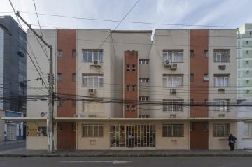 Sala comercial mobiliada no Edifício Magnus em Pelotas.