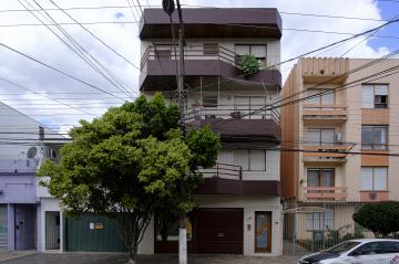 Alugar Apartamento / Padrão em Pelotas. apenas R$ 1.950,00