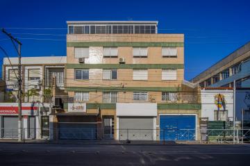 Descubra a Vida Urbana no Coração de Pelotas: Espaçoso Apartamento de 3 Dormitórios