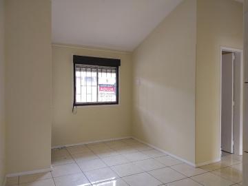 Alugar Apartamento / Padrão em Pelotas. apenas R$ 450,00
