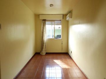 Alugar Apartamento / Padrão em Pelotas. apenas R$ 500,00