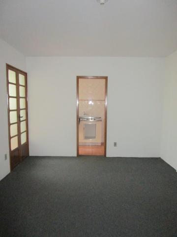 Alugar Apartamento / Padrão em Pelotas. apenas R$ 790,00
