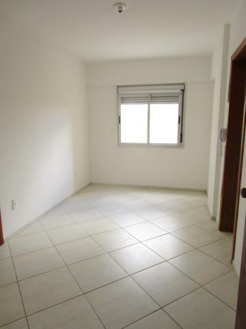 Alugar Apartamento / Padrão em Pelotas. apenas R$ 1.700,00