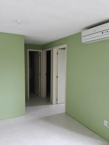 Alugar Apartamento / Padrão em Pelotas. apenas R$ 144.000,00