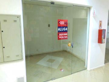 Alugar Comercial / Sala em Condomínio em Pelotas. apenas R$ 700,00
