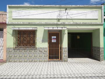 Alugar Casa / Padrão em Pelotas. apenas R$ 1.800,00