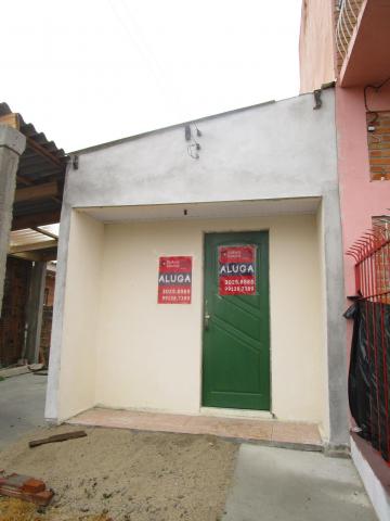 Alugar Casa / Padrão em Pelotas. apenas R$ 550,00