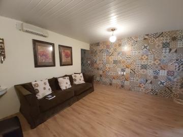 Alugar Casa / Padrão em Pelotas. apenas R$ 530.000,00