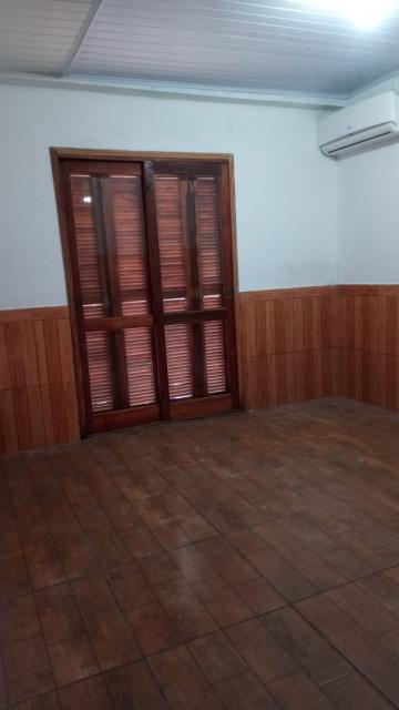 Alugar Casa / Padrão em Pelotas. apenas R$ 135.000,00