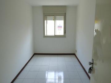 Alugar Apartamento / Padrão em Pelotas. apenas R$ 700,00