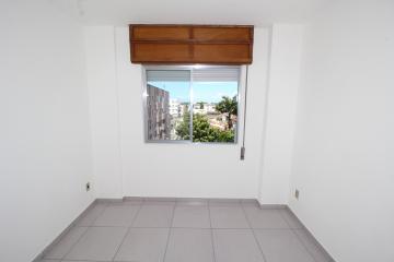 Alugar Apartamento / Padrão em Pelotas. apenas R$ 790,00