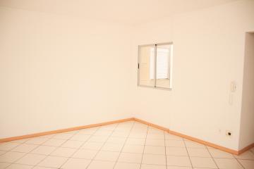Alugar Apartamento / Padrão em Pelotas. apenas R$ 1.550,00