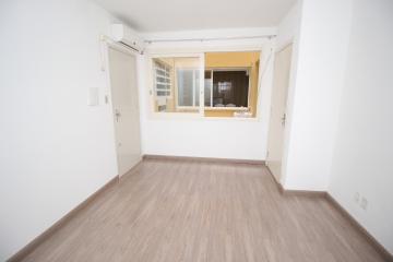 Alugar Apartamento / Padrão em Pelotas. apenas R$ 1.080,00