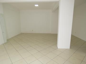 Alugar Comercial / Sala em Condomínio em Pelotas. apenas R$ 1.700,00