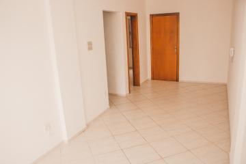 Alugar Apartamento / Padrão em Pelotas. apenas R$ 1.250,00