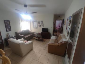 Alugar Apartamento / Padrão em Pelotas. apenas R$ 2.000,00