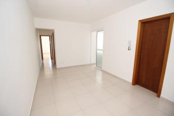 Alugar Apartamento / Padrão em Pelotas. apenas R$ 1.150,00