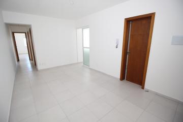 Alugar Apartamento / Padrão em Pelotas. apenas R$ 1.150,00