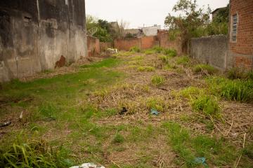 Alugar Terreno / Padrão em Pelotas. apenas R$ 165.000,00