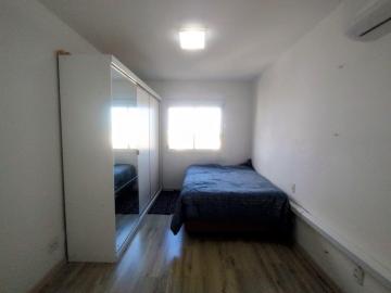 Alugar Apartamento / Padrão em Pelotas. apenas R$ 325.000,00