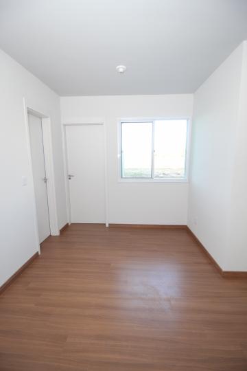 Alugar Apartamento / Padrão em Pelotas. apenas R$ 600,00