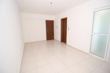 Alugar Apartamento / Padrão em Pelotas. apenas R$ 1.150,00