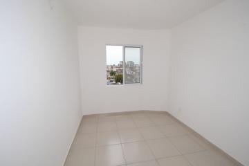 Alugar Apartamento / Padrão em Pelotas. apenas R$ 1.050,00