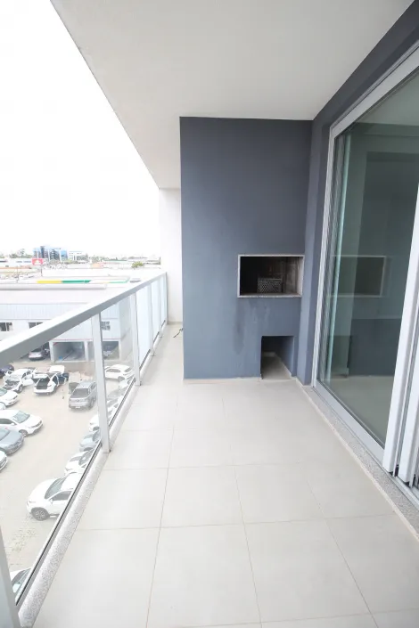 Alugar Apartamento / Padrão em Pelotas. apenas R$ 4.000,00