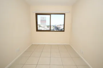 Alugar Apartamento / Padrão em Pelotas. apenas R$ 900,00