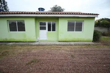 Alugar Casa / Padrão em Pelotas. apenas R$ 1.050,00