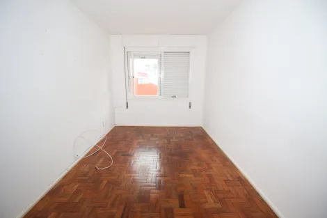 Alugar Apartamento / Padrão em Pelotas. apenas R$ 700,00