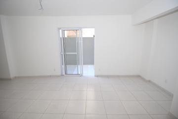 Alugar Apartamento / Padrão em Pelotas. apenas R$ 1.150,00