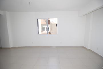 Alugar Apartamento / Padrão em Pelotas. apenas R$ 890,00