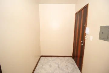 Alugar Comercial / Sala em Condomínio em Pelotas. apenas R$ 600,00