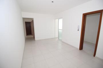 Alugar Apartamento / Padrão em Pelotas. apenas R$ 950,00