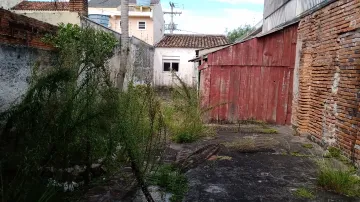 Terreno no Centro com Casa a Ser Demolida