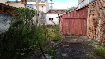 Terreno no Centro com Casa a Ser Demolida