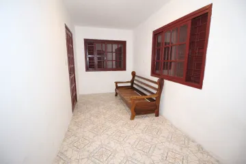Alugar Casa / Padrão em Pelotas. apenas R$ 2.000,00