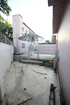 Alugar Casa / Padrão em Pelotas. apenas R$ 3.900,00