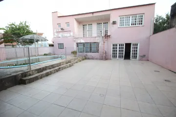 Alugar Casa / Padrão em Pelotas. apenas R$ 3.900,00
