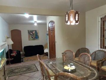 Alugar Casa / Padrão em Pelotas. apenas R$ 2.000.000,00
