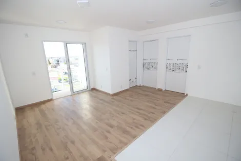 Alugar Apartamento / Padrão em Pelotas. apenas R$ 1.200,00