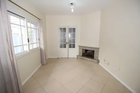 Sobrado para Aluguel - Espaçoso e Aconchegante com 3 Dormitórios, Suíte, Garagem