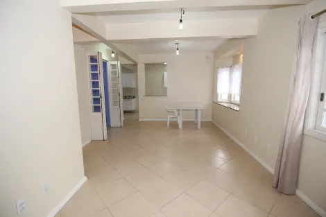 Sobrado para Aluguel - Espaçoso e Aconchegante com 3 Dormitórios, Suíte, Garagem