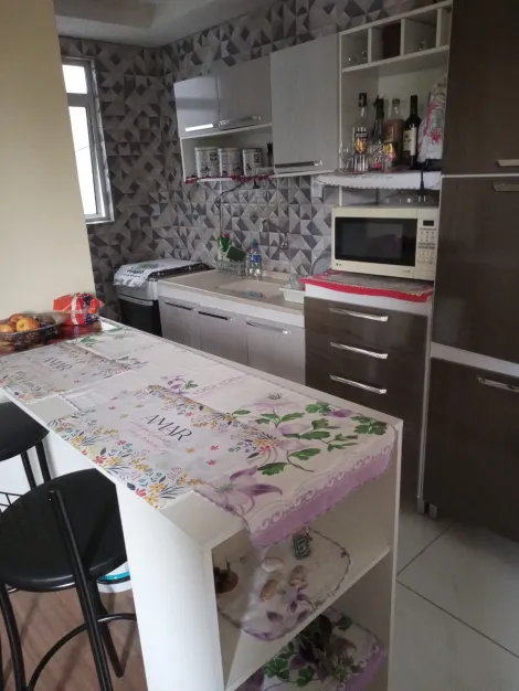 Alugar Apartamento / Padrão em Pelotas. apenas R$ 160.000,00
