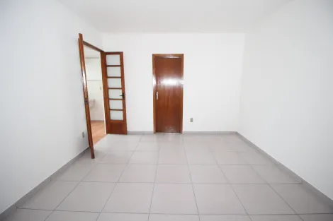 Alugar Apartamento / Padrão em Pelotas. apenas R$ 950,00