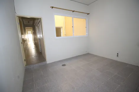 Alugar Apartamento / Padrão em Pelotas. apenas R$ 1.100,00